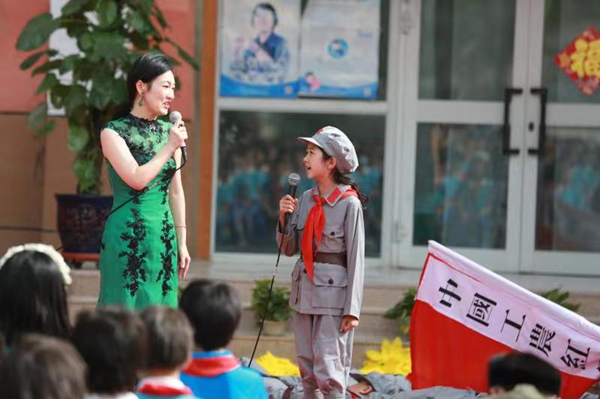 爱游戏新疆喀什响起歌声“在那遥远的地方”上海轻音乐团开启《百场轻音边疆行(图2)